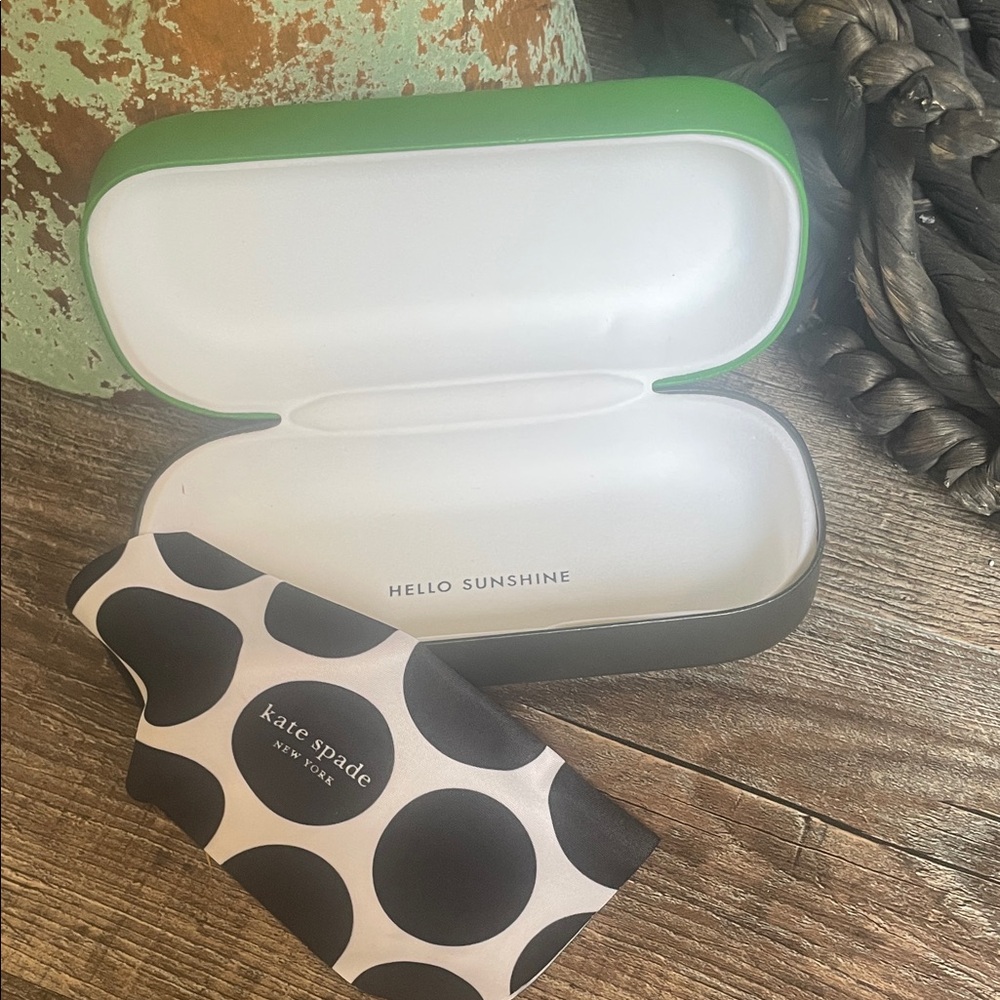 Kate Spade Tortoise Shell Sunglasses with case and cleaning cloth - Picture 6 of 6
